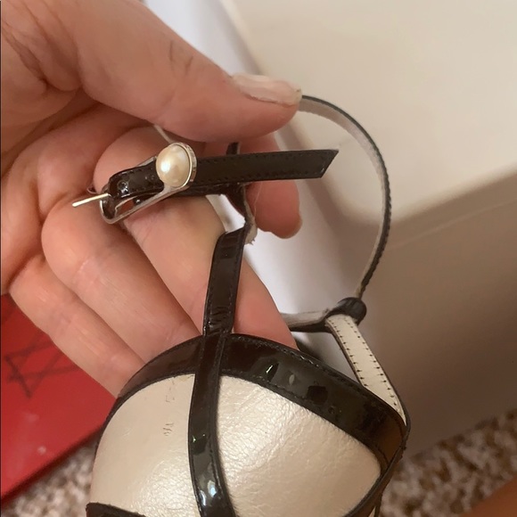 CHANEL CAP TOE BLACK AND WHITE PUMPS SIZE 6.5 - Picture 6 of 6